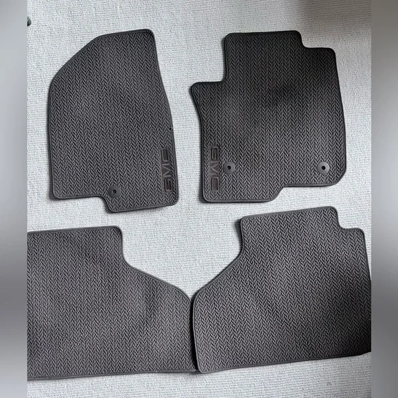 GMC Yukon XL Denali 2023 carpet floor mats - Picture 1 of 4